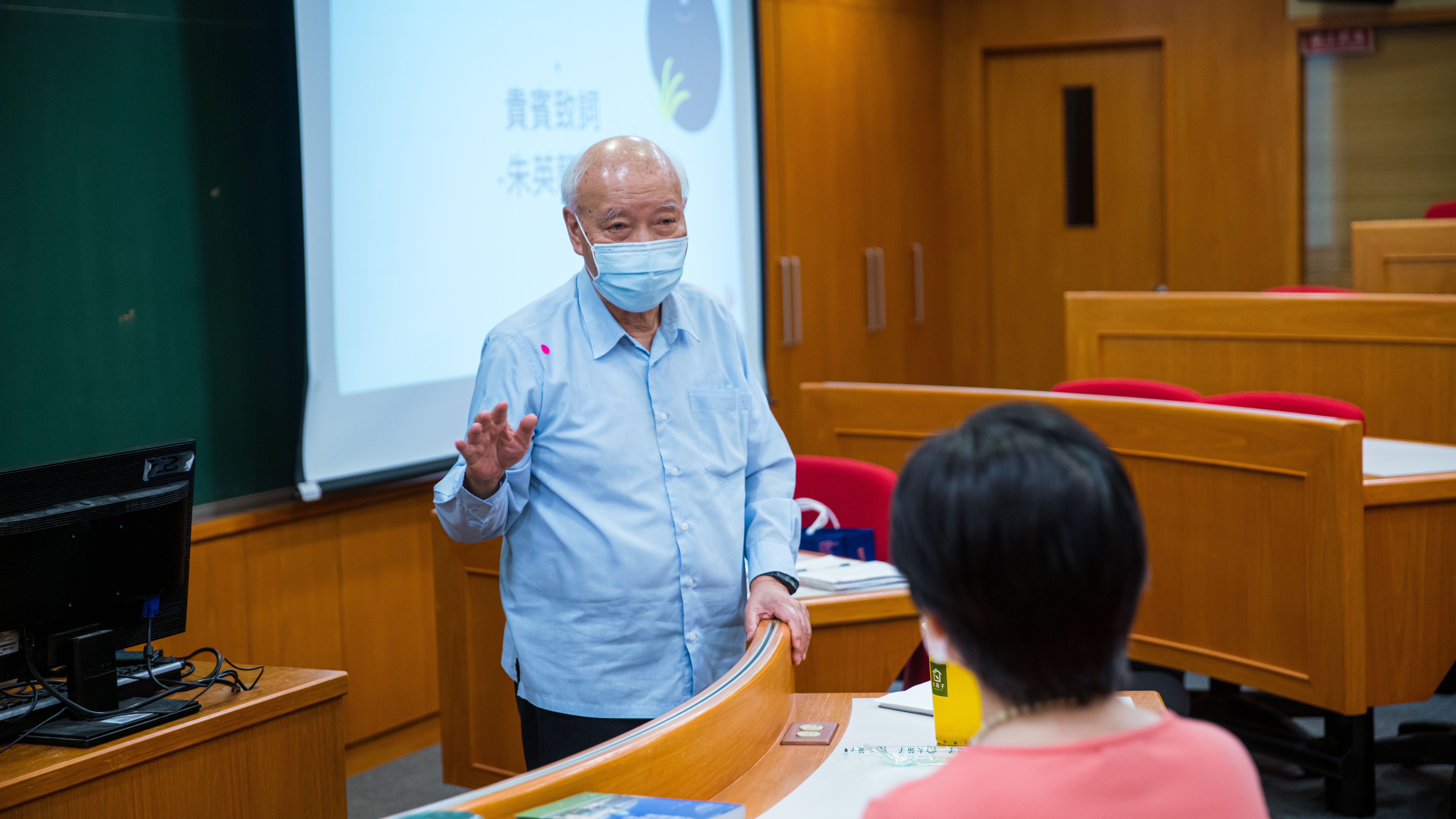 圖三：朱英龍教授分享為善最樂的傳家精神和公益工作